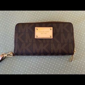 Michael Kors wristlet